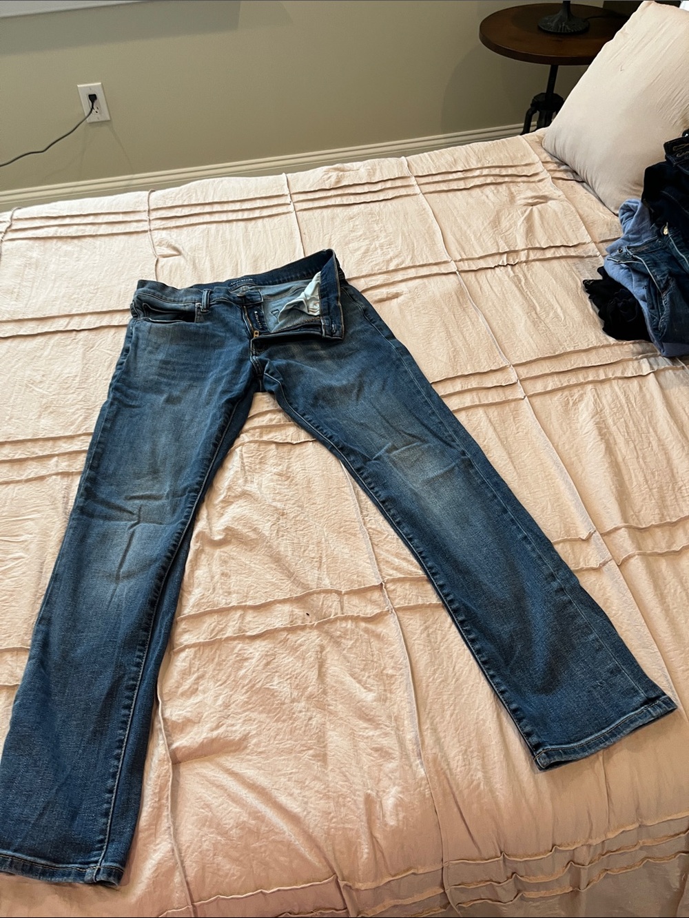 Bootcut Jeans in Medium Blue